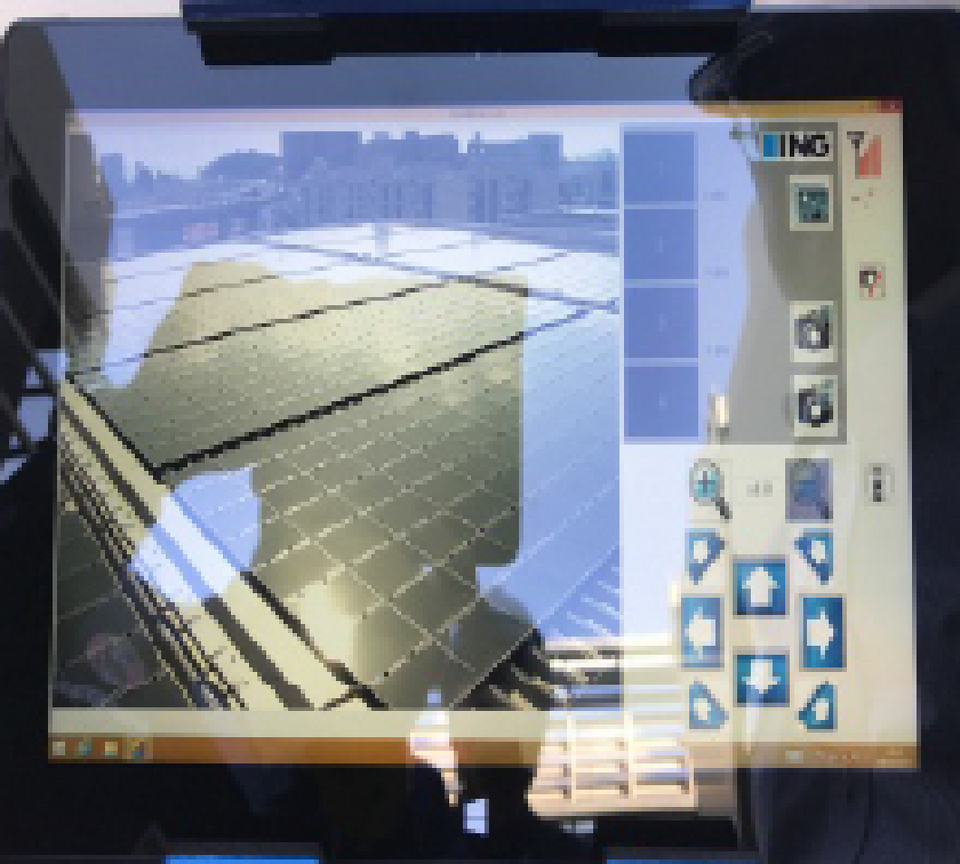 タブレットPCでカメラを操作し撮影します