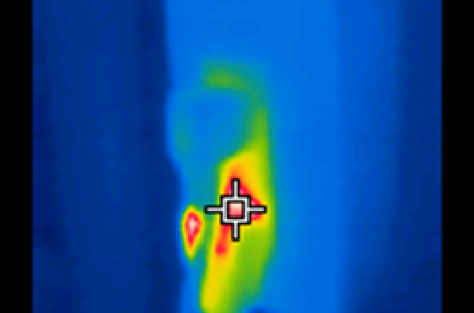 放射温度計の画面(赤い部分が58℃を表示していた)